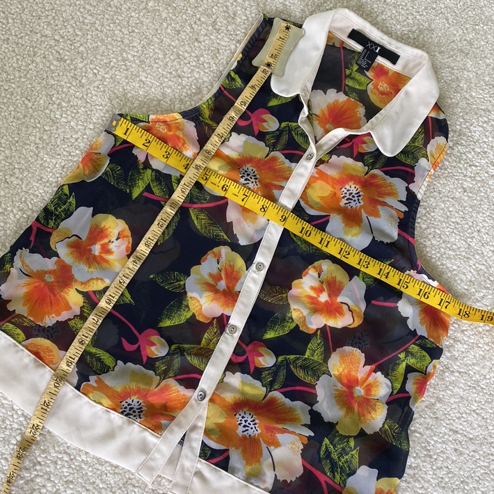 Forever 21 Hawaiian Floral Print Sheer Button Down Sleeveless Collared Blouse - Picture 7 of 7